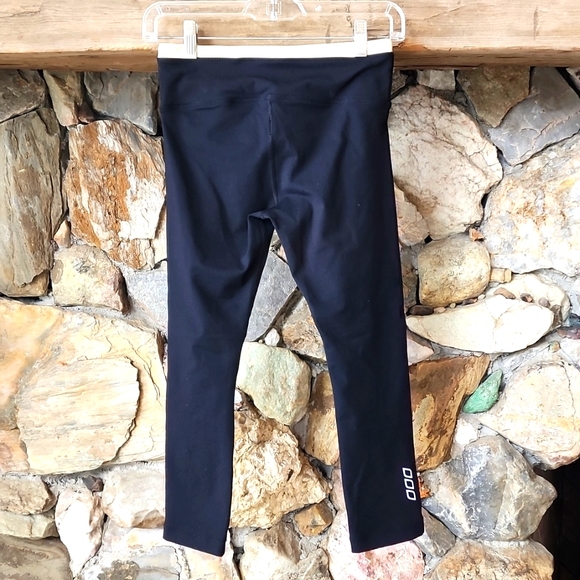 Lorna Jane Cropped Cut Up Knee Leggings Women's Size X-Small - Picture 12 of 13